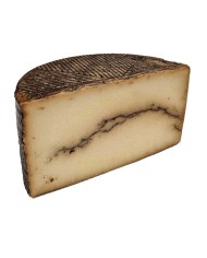 Ewe's milk cheese with black garlic 1600 g